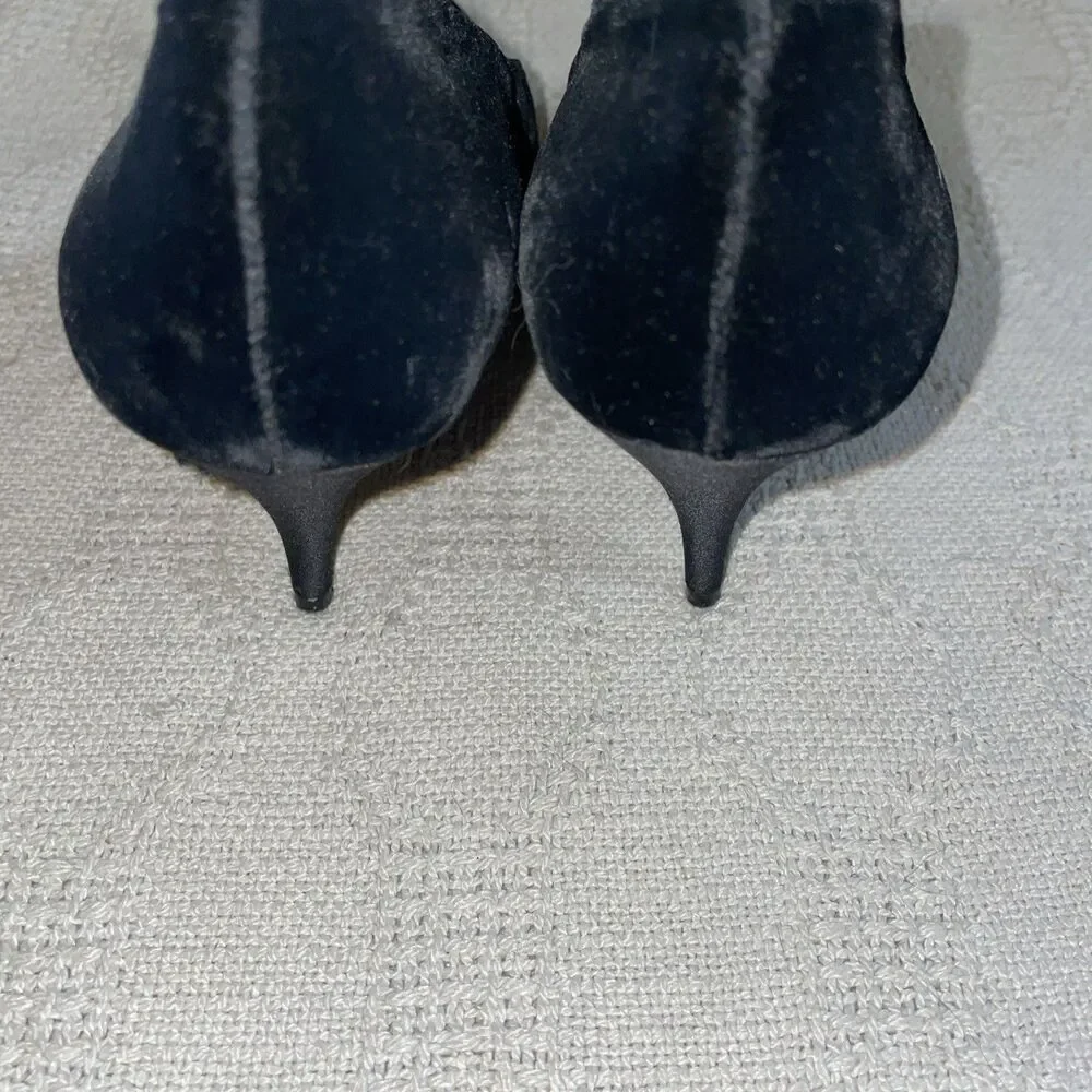 Stuart Weitzman Women’s Dress Pumps Size 7.5 B Black Velvet Going Out Party